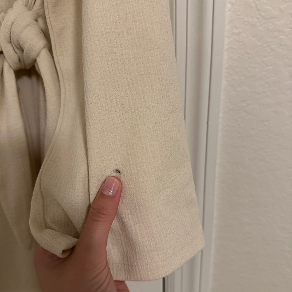 H&M || Cream jersey wrap dress - Picture 5 of 9